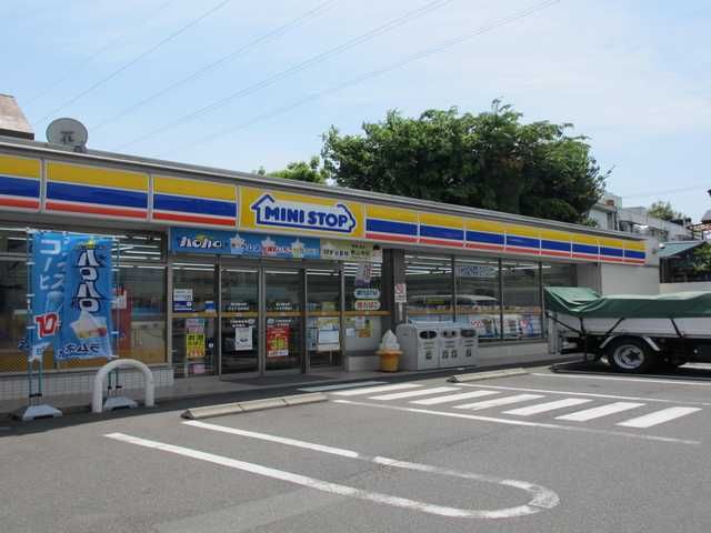 Convenience store. MINISTOP up (convenience store) 370m