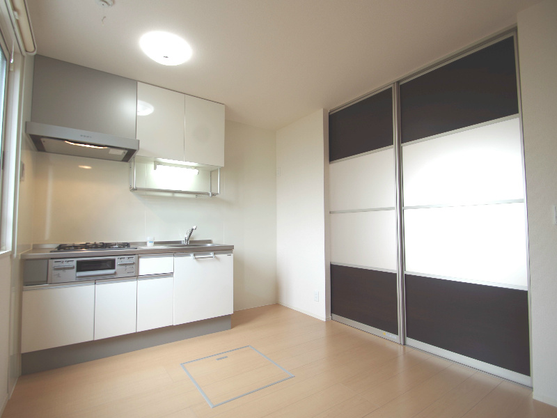 Living and room. 8.25 Pledge living