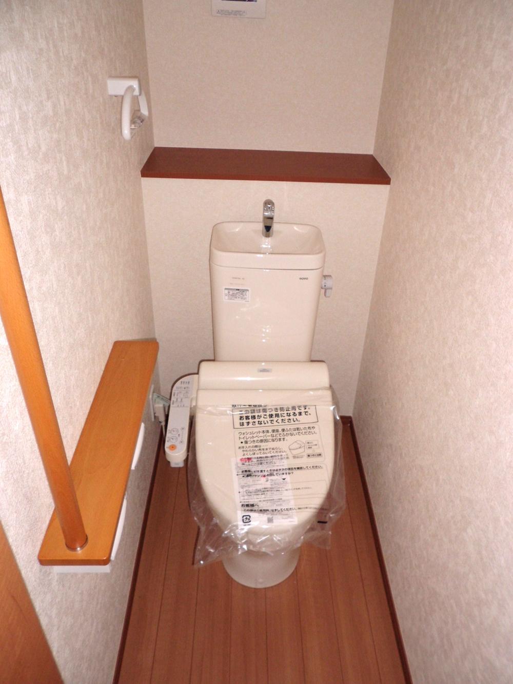 Toilet. Indoor (12 May 2013) Shooting