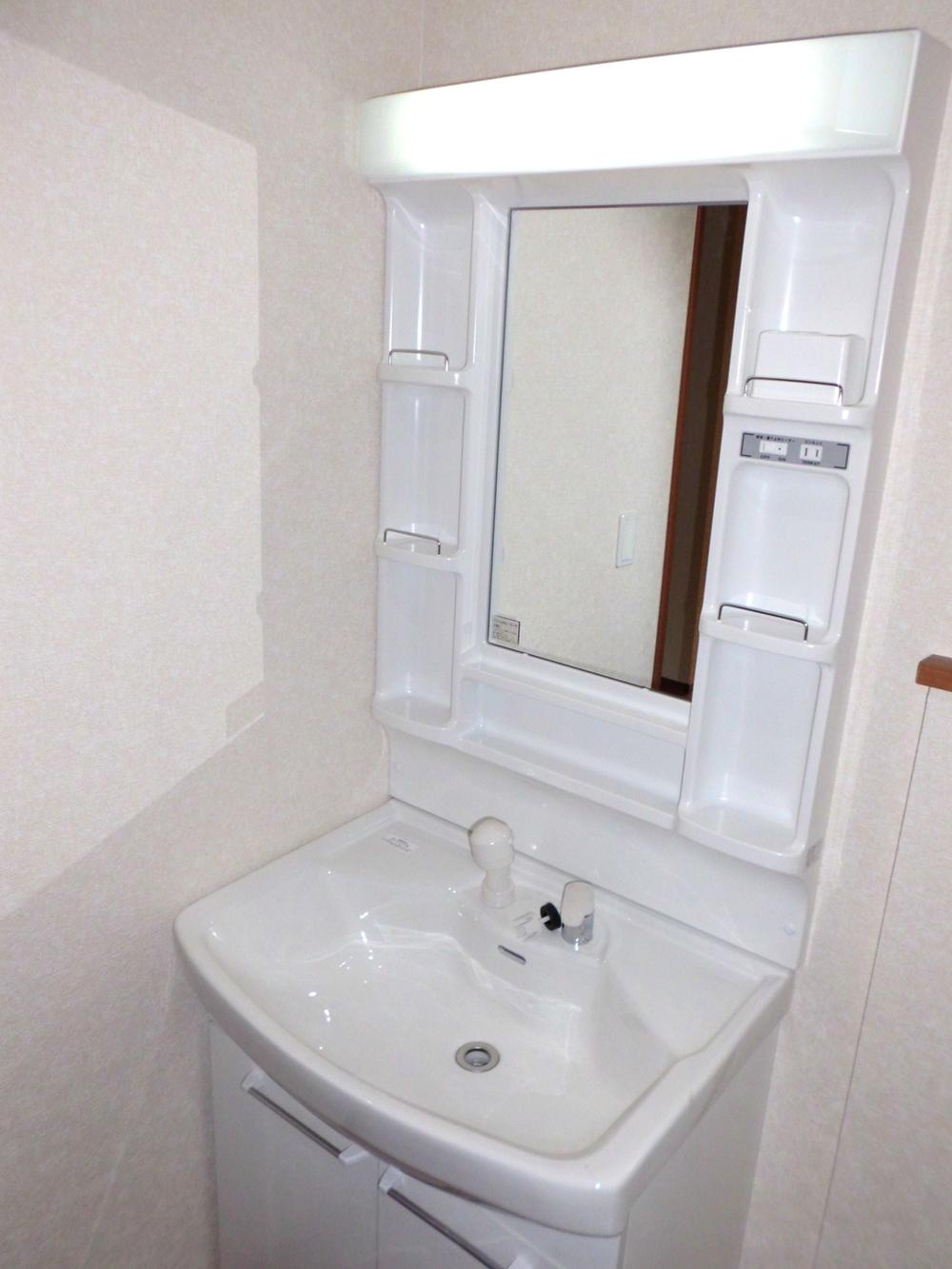 Wash basin, toilet. Indoor (12 May 2013) Shooting