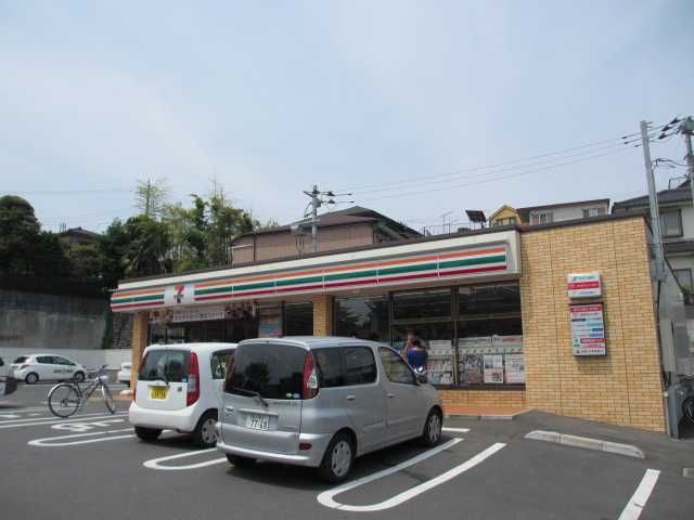 Convenience store. 150m to Seven-Eleven (convenience store)