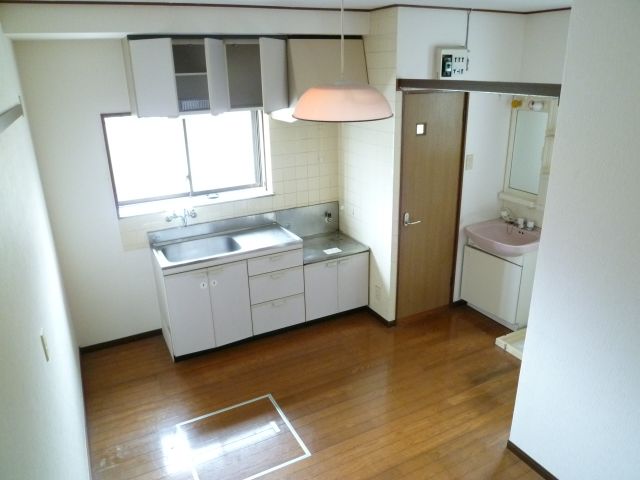 Kitchen. Dining space