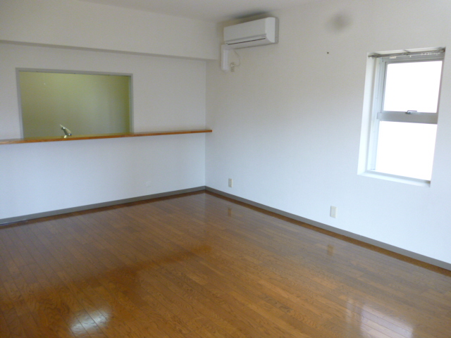 Living and room. It can also be used as a living room and a space of 18 tatami Together with Japanese-style room. 