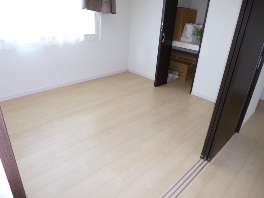 Non-living room. Western-style 5.2 Pledge