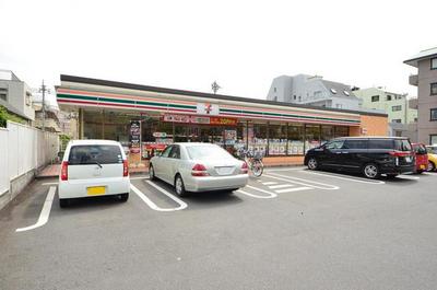 Convenience store. 422m to Seven-Eleven (convenience store)