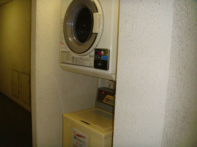 Other room space. Shared launderette