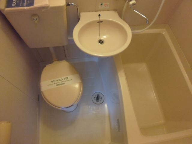 Bath. Unit bus with cleanliness