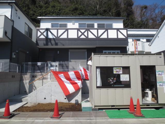 Local appearance photo. 7 Building