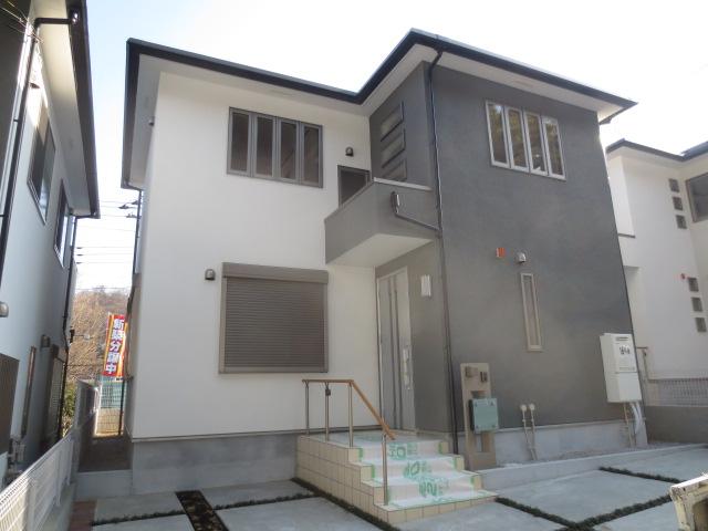 Local appearance photo. 16 Building