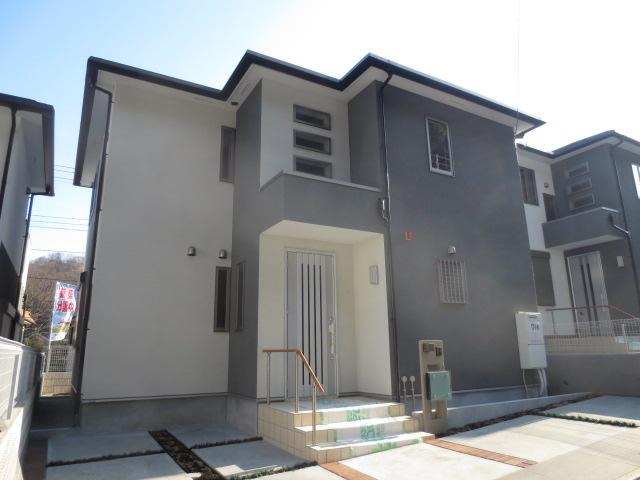 Local appearance photo. 17 Building