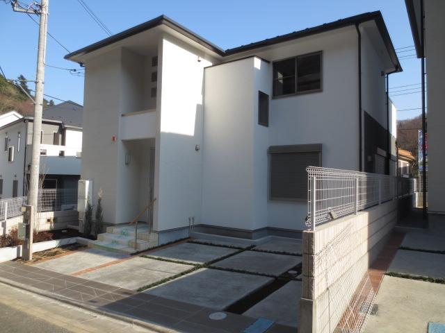 Local appearance photo. 18 Building