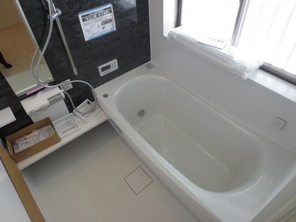 Bathroom. 13 Building