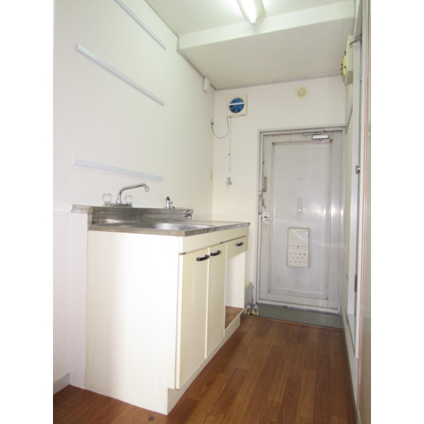 Kitchen. City gas corresponding! You can bring gas stove! 