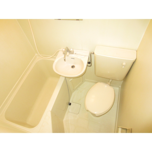 Bath. Easy to clean three-point unit bus! ! 