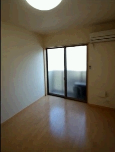 Living and room. You can comfortably live all year round in the air-conditioned.