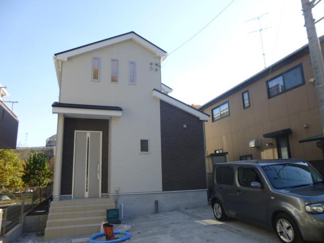 Local appearance photo. 4 Building