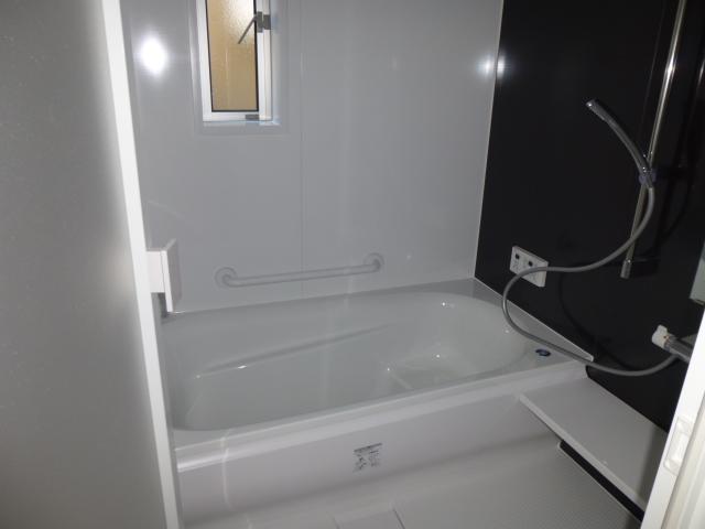 Bathroom. 4 Building