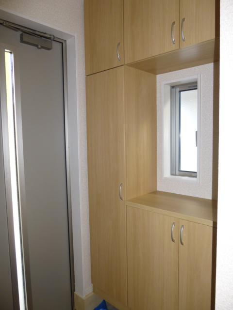 Entrance. 4 Building