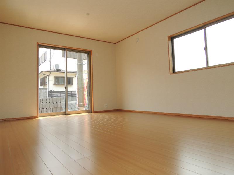 Living. 16 quires more ・ LDK with a feeling of opening of the three-sided Aya light Building 2