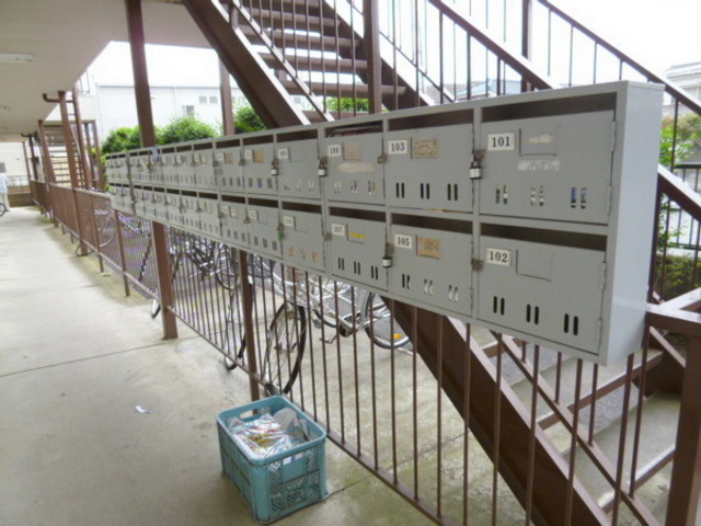 Entrance. Set post-installation