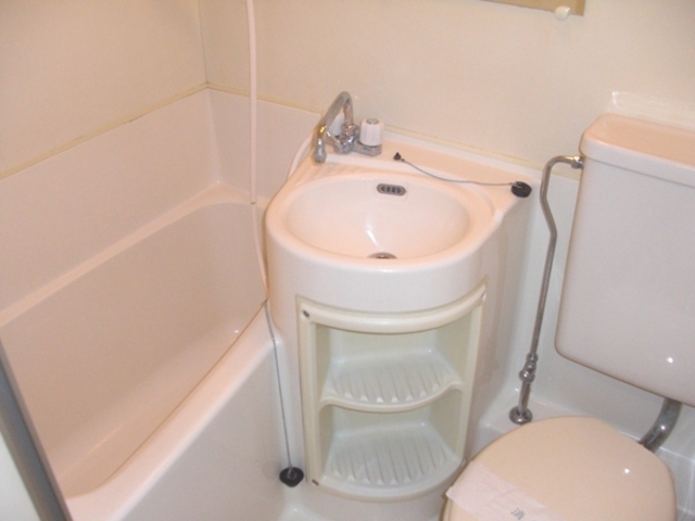 Bath. It is clean even Rakkuraku