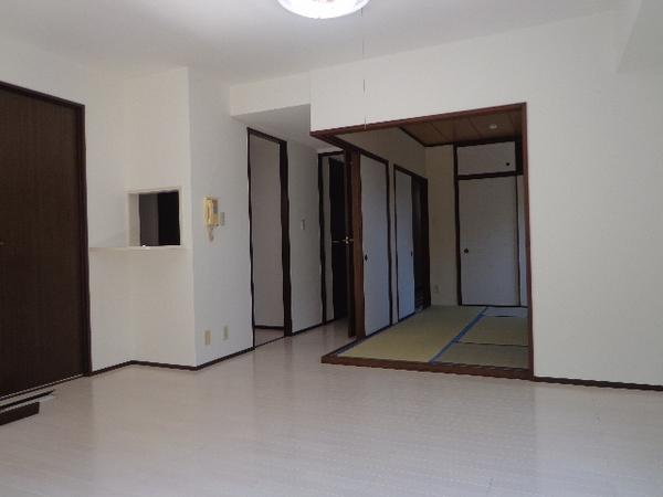 Living. In space 14.5 Pledge LDK have a further sense of liberation opened the 6 Pledge Japanese-style continuous