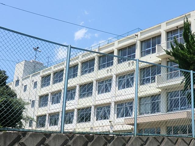 Primary school. 250m to Hachioji City Yoshiki Central Elementary School