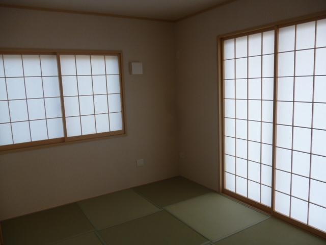 Non-living room. 1 Building