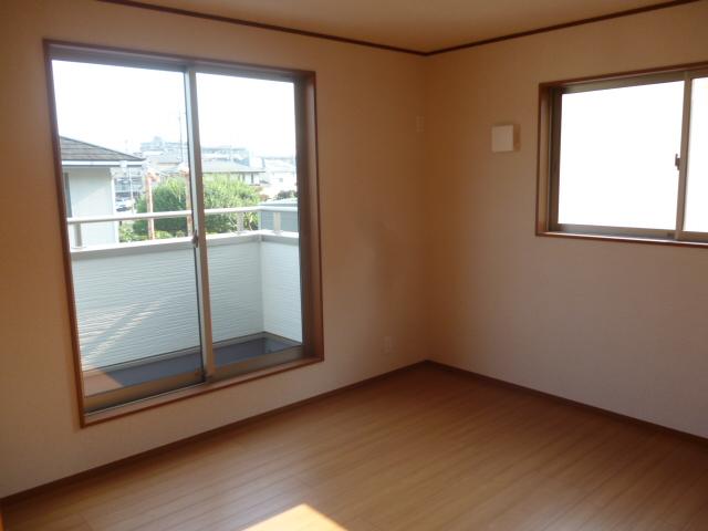 Non-living room. 1 Building