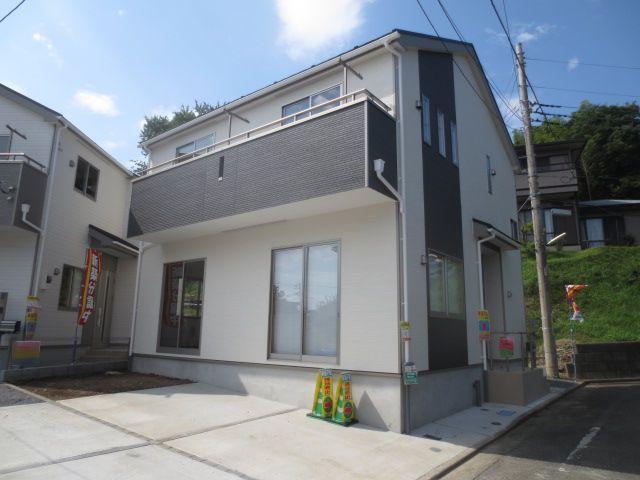 Local appearance photo. 1 Building