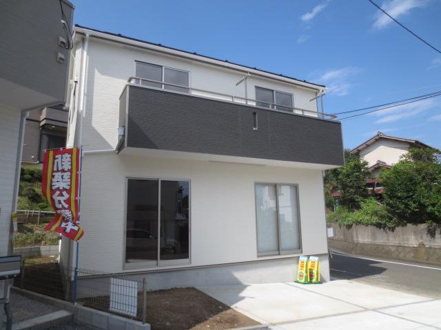 Local appearance photo. 1 Building