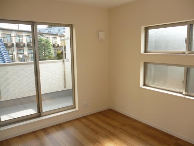 Non-living room. 1 Building Yang per All rooms are two-sided lighting ・ Ventilation good