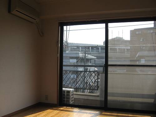 Living and room.  ☆ Glass surface wide ☆