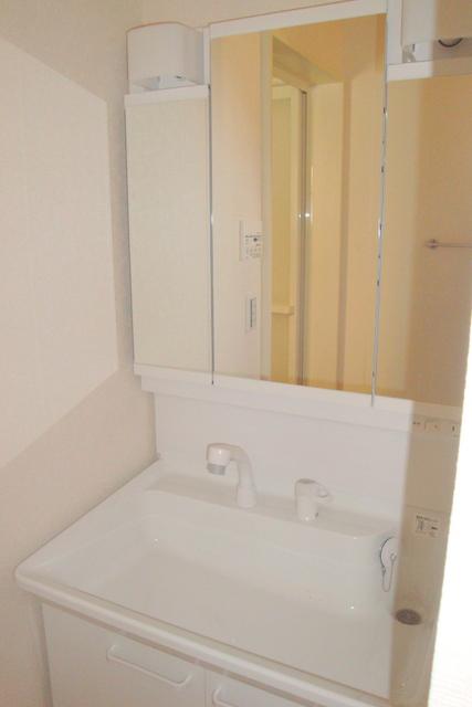 Wash basin, toilet. Indoor (12 May 2013) Shooting