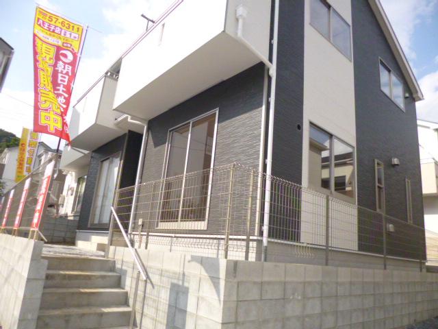 Local appearance photo. 1 Building