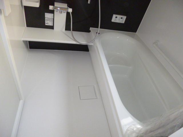 Bathroom. 1 Building room (October 2013) Shooting