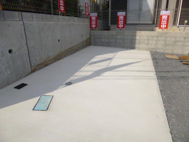 Parking lot. Local (10 May 2013) Shooting