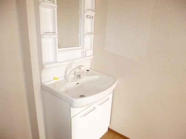 Wash basin, toilet. 1 Building room (October 2013) Shooting