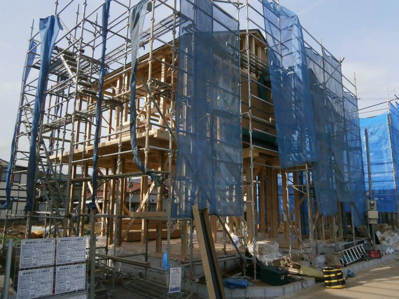 Local photos, including front road. Local (12 May 2013) Shooting Building 2