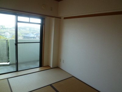 Living and room. ☆ Japanese-style room to settle Balcony facing south ☆