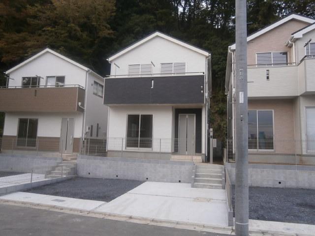 Local appearance photo. Building 2