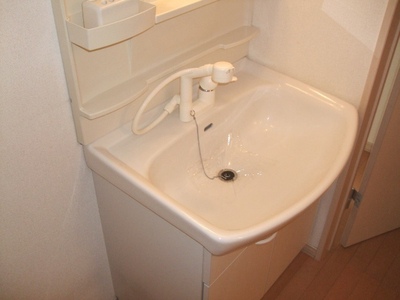 Washroom. Independent wash basin!