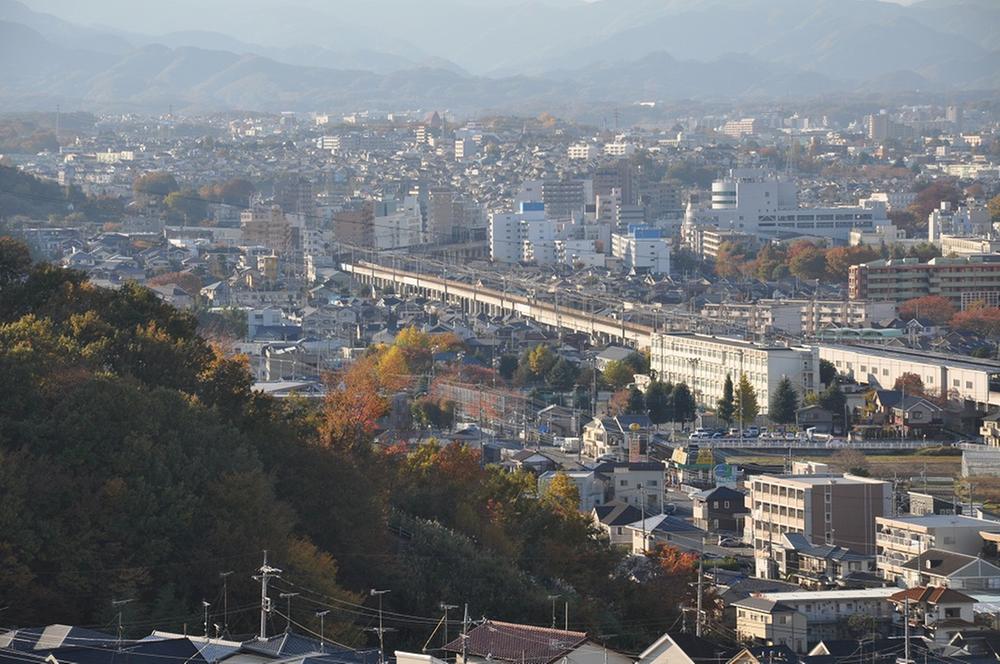 View photos from the dwelling unit. Local (11 May 2013) Shooting