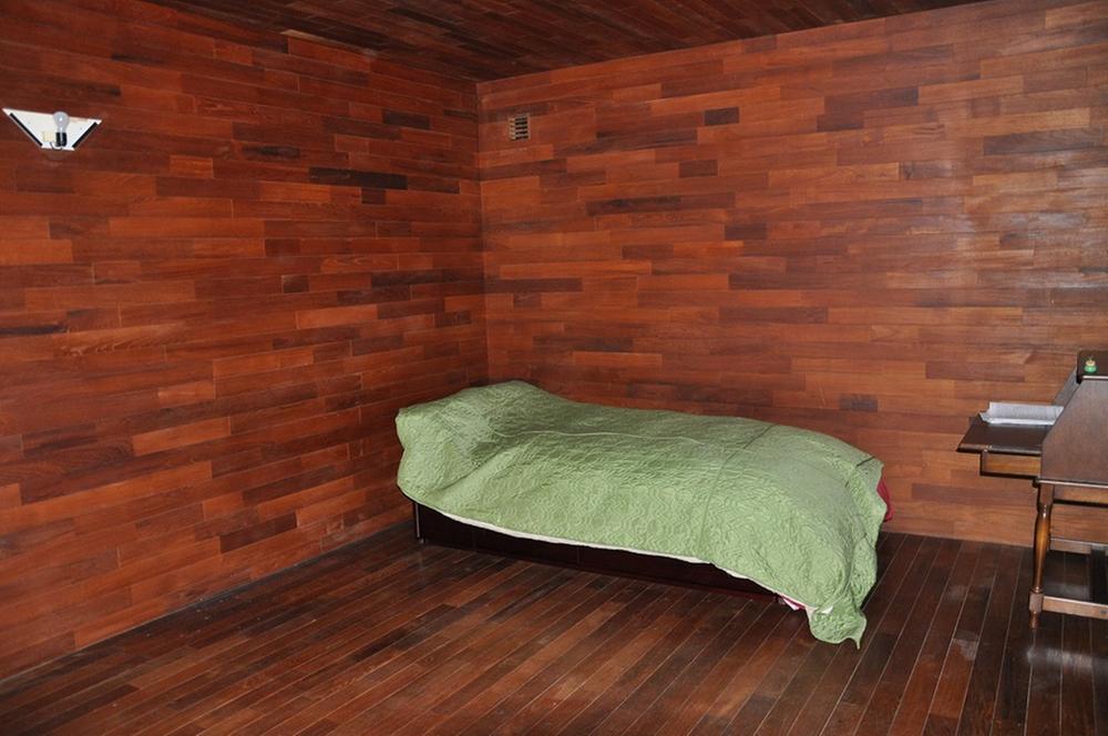 Non-living room. Indoor (11 May 2013) Shooting