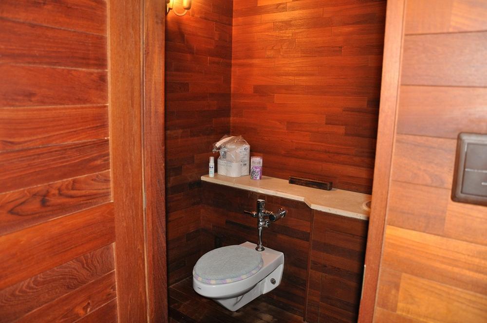 Toilet. Indoor (11 May 2013) Shooting