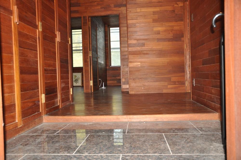 Entrance. Local (11 May 2013) Shooting