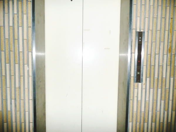 Other common areas. 1 floor elevator landing