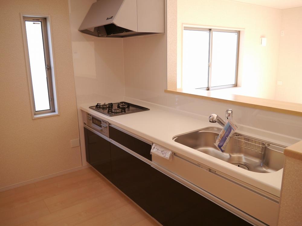 Kitchen. Stainless steel worktop ・ Glass top stove system Kitchen