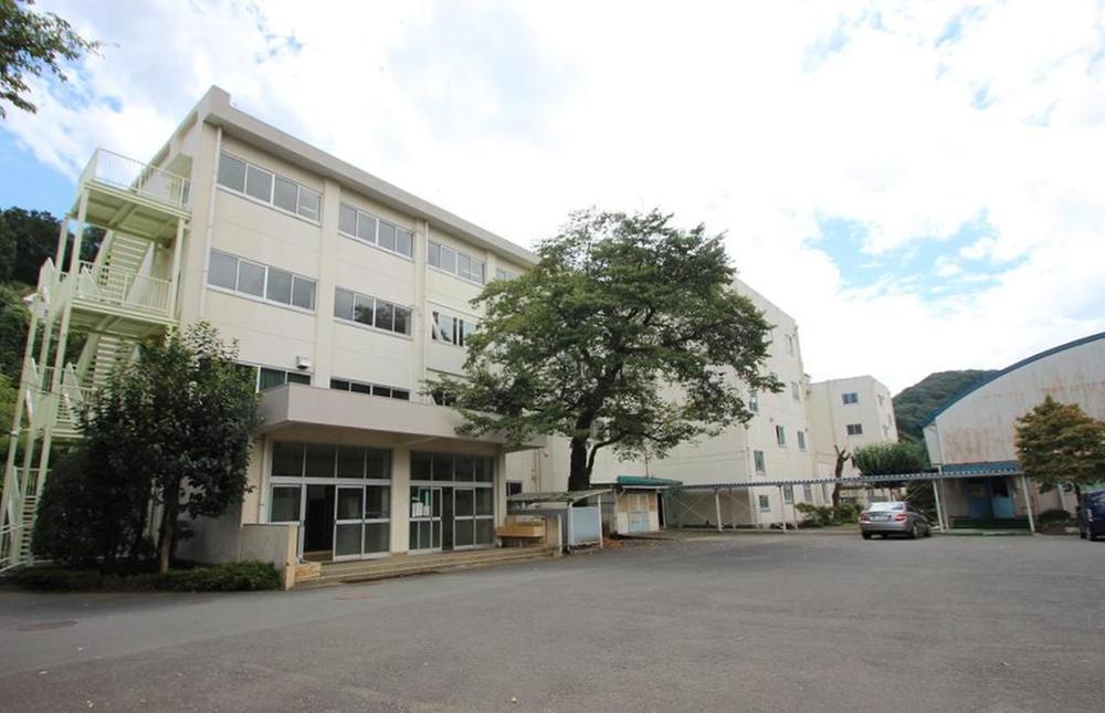 Junior high school. 750m to Asakawa junior high school
