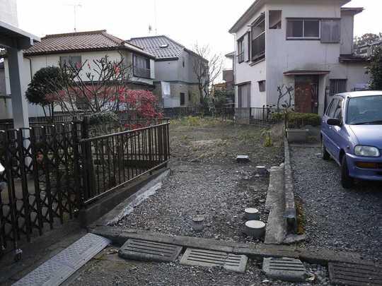 Local appearance photo. It has become the equipment specifications considering the comfort of the local builders. Park in a quiet residential area ・ Hospital, etc. There is also within walking distance.